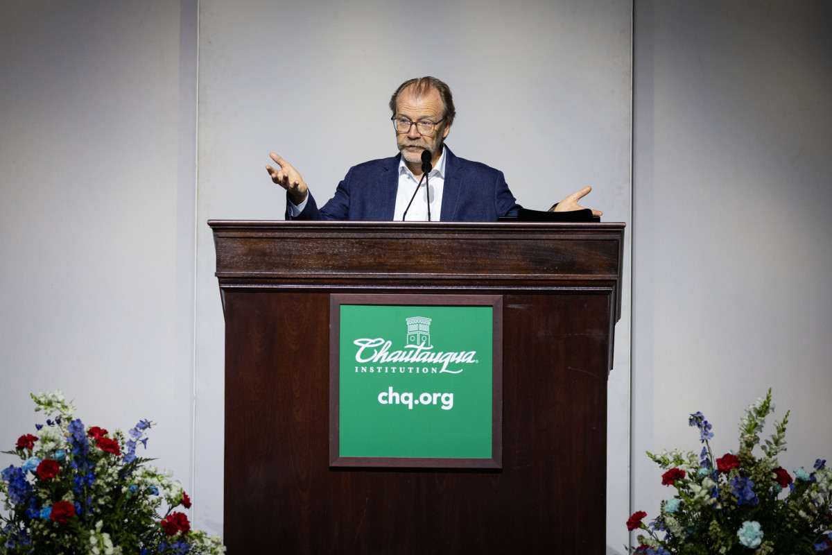 In lecture, George Saunders commits himself to defense of storytelling ...