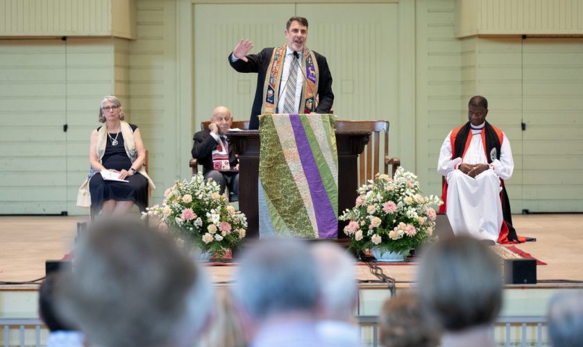 072725_PeterBerg_Worship_DM_05