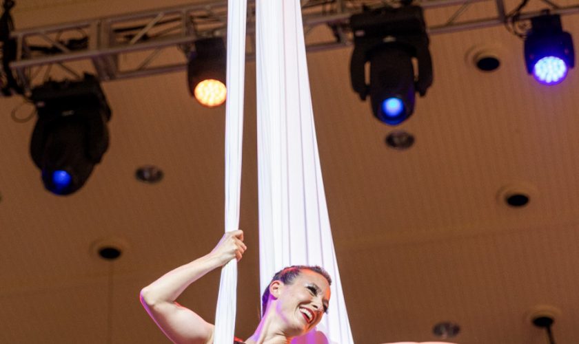 080525_Cirquetacular_FILE_KT_01