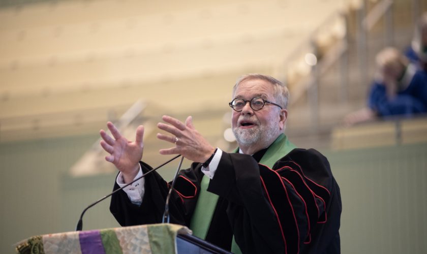 081025_MorningWorshipRevJPeterHolmes_JC_04