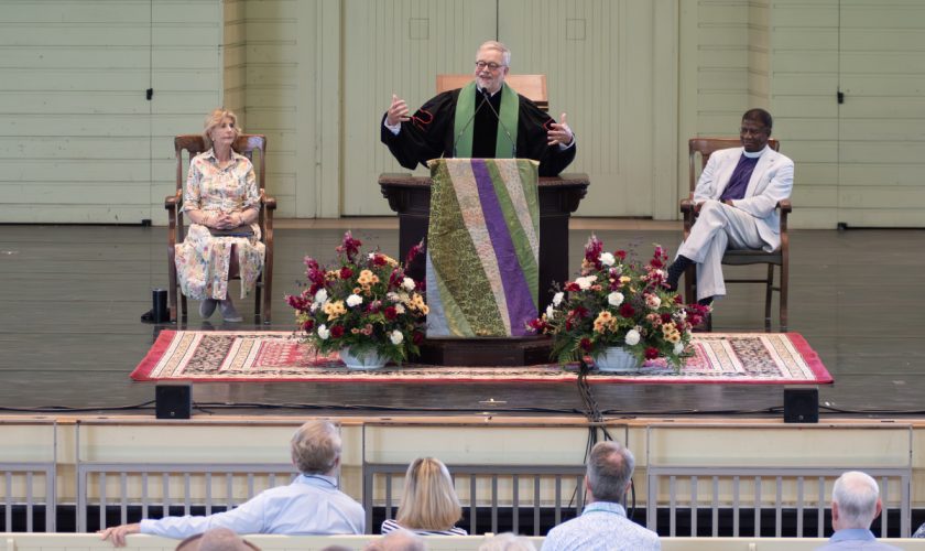 081025_MorningWorshipRevJPeterHolmes_JC_07