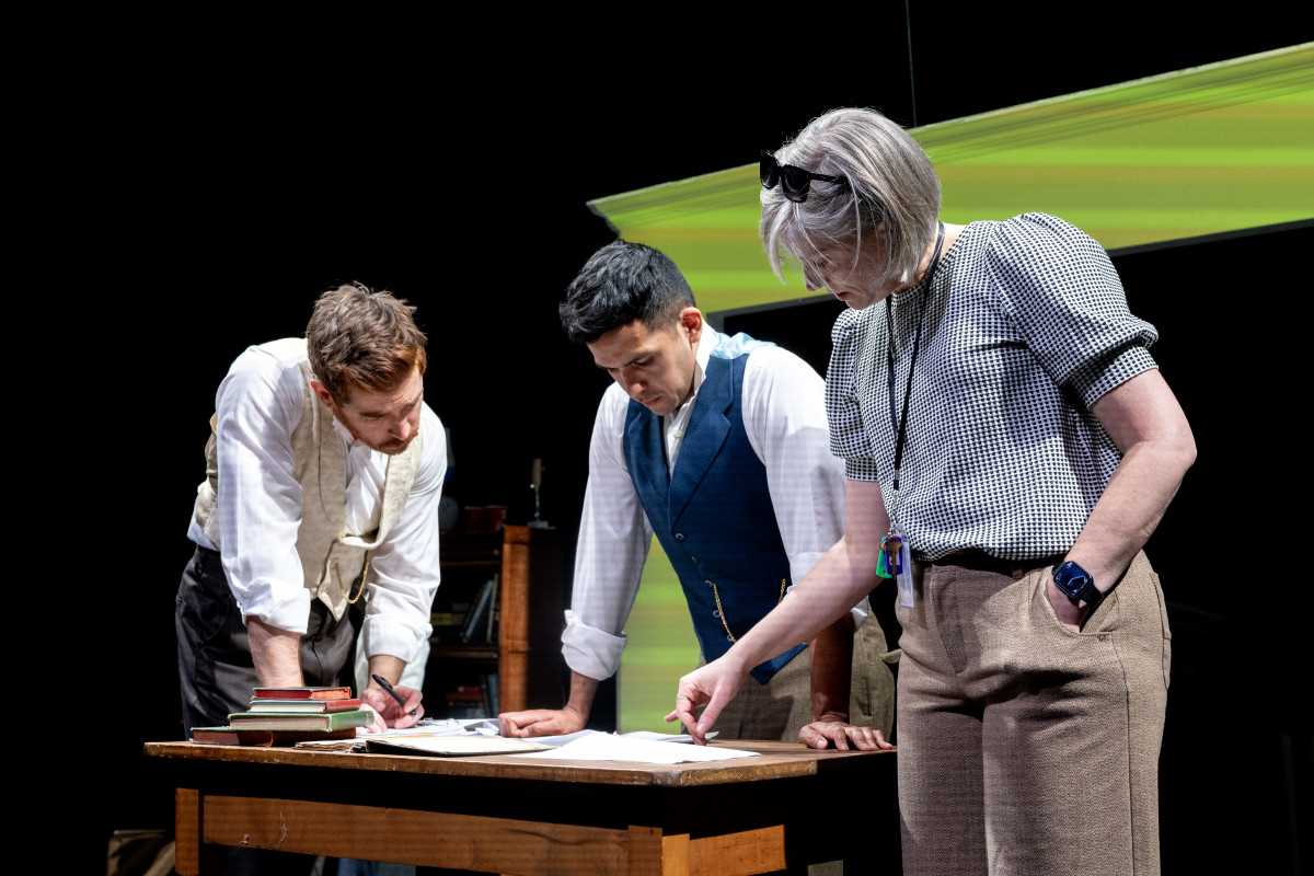 ‘The Bone Wars' digs up paleontological rivalries onstage