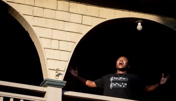 071126_OperaInvasion_FILE_VS