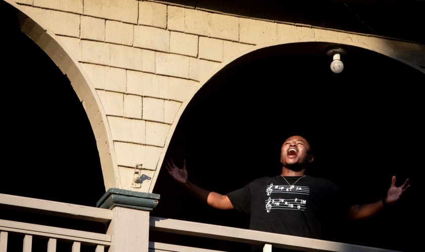 071126_OperaInvasion_FILE_VS