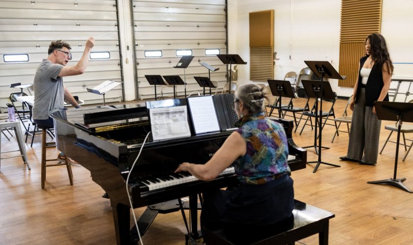 080126_anne_owen_rehearsal_SH1214